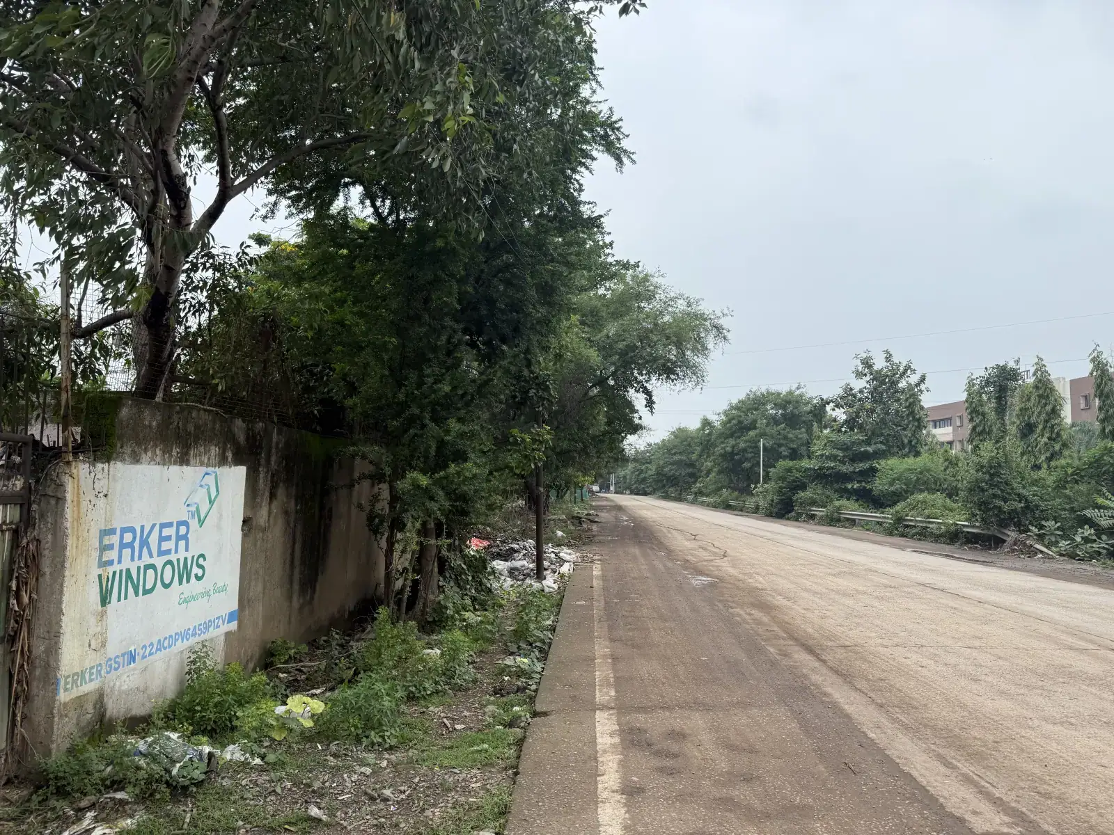 Approach road to the Bhanpuri industrial area near Urkura, Raipur